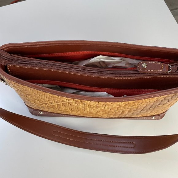 ETIENNE Ratten Hand Bag Faux Leather Trim Strap Center Zipper Pocket Two Pouches - Picture 3 of 15